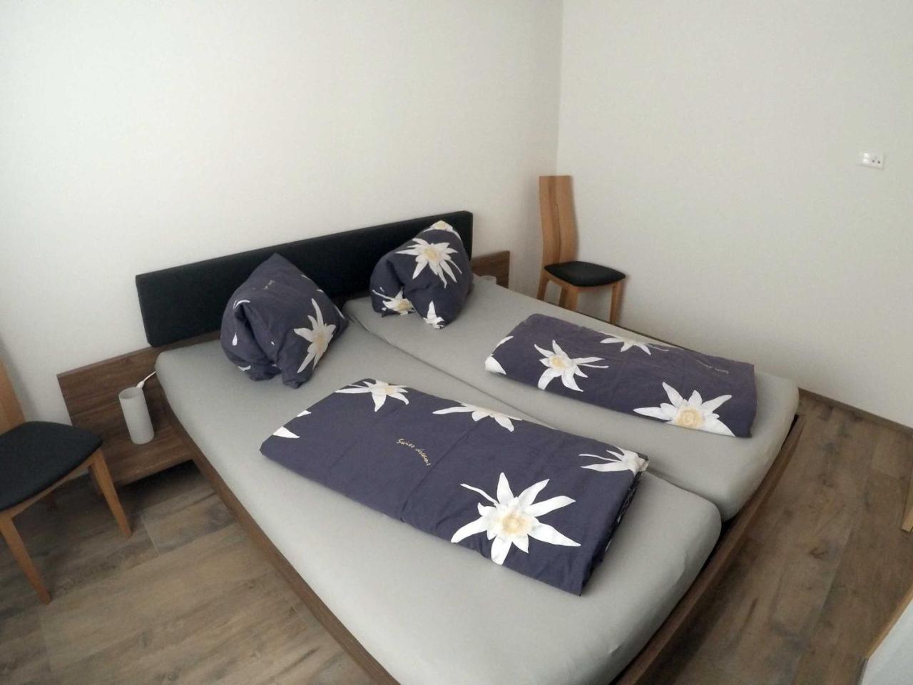 Haus Baracca Apartment Vella Ngoại thất bức ảnh